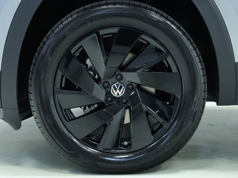 New 2026 Volkswagen Atlas SE FWD image 8