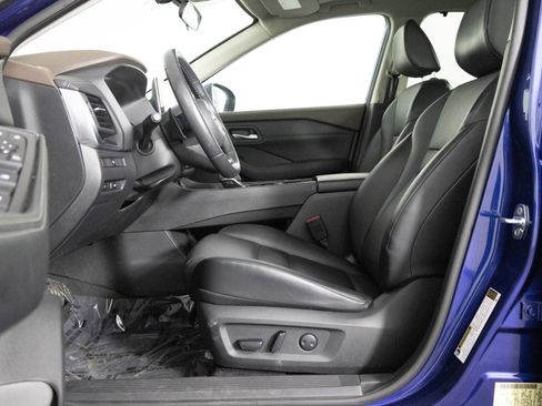 Used 2023 Nissan Rogue SV w/ SV Premium B Package image 19