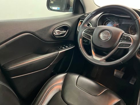 Used 2019 Jeep Cherokee Latitude Plus AWD/4WD image 12