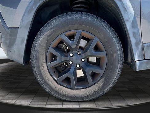 Used 2016 Jeep Cherokee Trailhawk w/ Comfort/Convenience Group AWD/4WD image 32