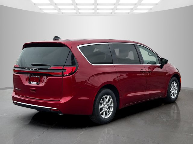 New 2027 Chrysler Pacifica Select FWD image 7