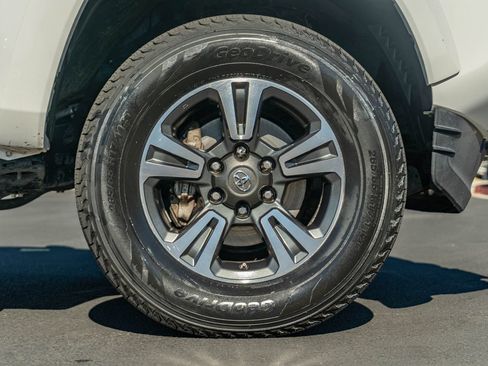Certified 2018 Toyota Tacoma TRD Sport RWD image 15