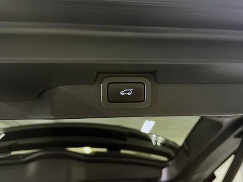 Used 2018 Land Rover Discovery HSE Luxury AWD/4WD image 11