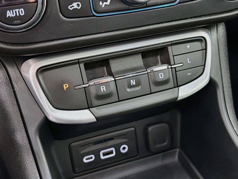 Used 2022 GMC Terrain SLT w/ LPO, Floor Liner Package AWD/4WD image 23