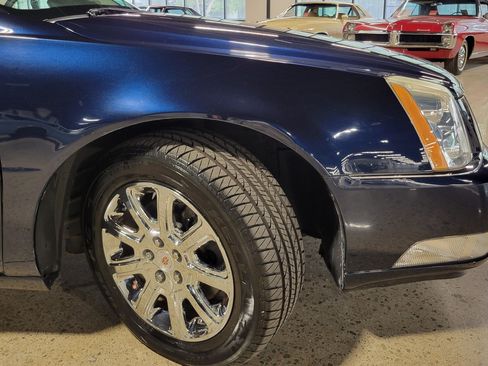 Used 2008 Cadillac DTS FWD image 36
