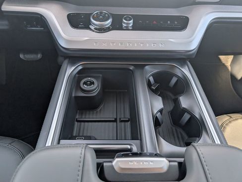 New 2026 Ford Expedition Active image 13