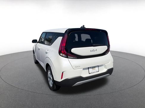 Used 2025 Kia Soul LX w/ LX Technology Package FWD image 11