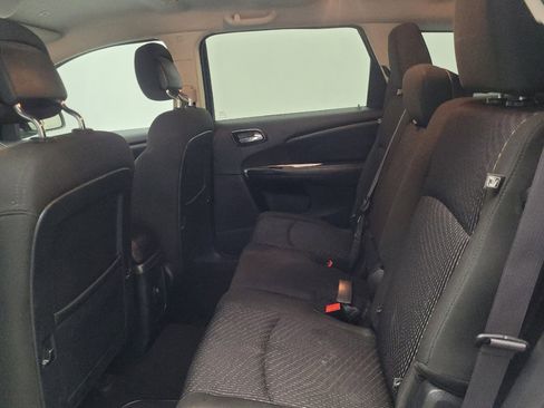 Used 2019 Dodge Journey SE w/ Premium Group image 18