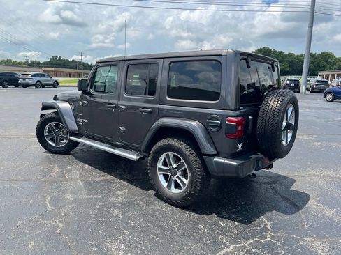 Used 2018 Jeep Wrangler Unlimited Sahara AWD/4WD image 4