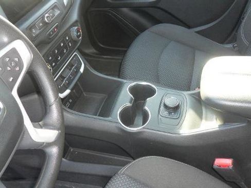 Used 2022 GMC Terrain SLE w/ LPO, Floor Liner Package image 20