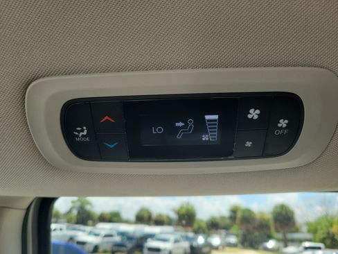 Used 2023 Chrysler Voyager LX FWD image 9