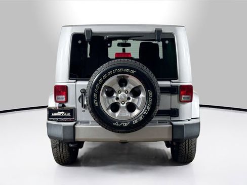 Used 2018 Jeep Wrangler Sahara w/ Connectivity Group AWD/4WD image 9