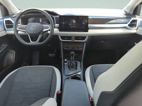 Used 2025 Volkswagen Taos SE FWD image 19