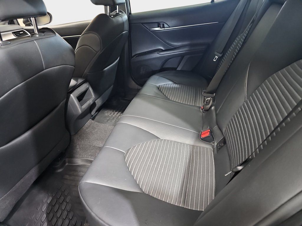 Used 2018 Toyota Camry SE w/ Convenience Package FWD image 16