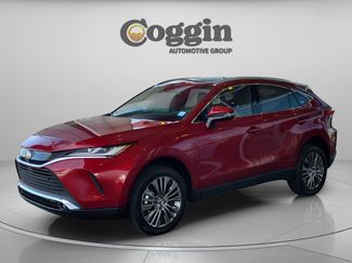 Used 2023 Toyota Venza XLE video 1