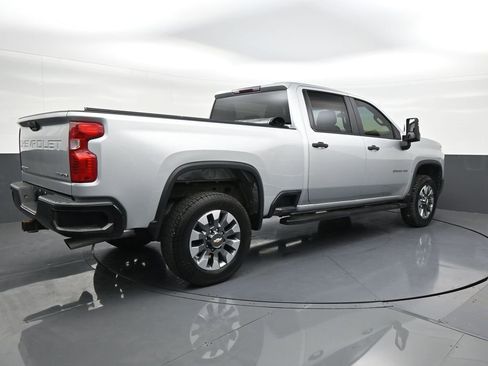 Used 2022 Chevrolet Silverado 2500 Custom w/ Custom Convenience Package AWD/4WD image 5