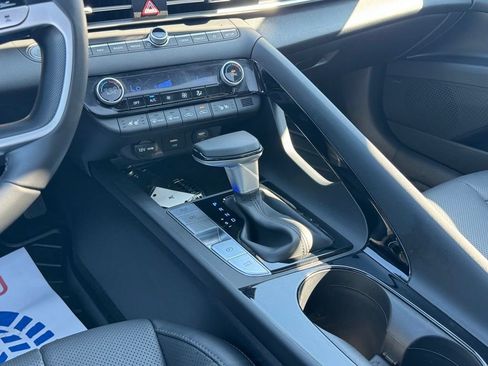 Used 2023 Hyundai Elantra Limited w/ Preferred Accessory Package FWD image 15