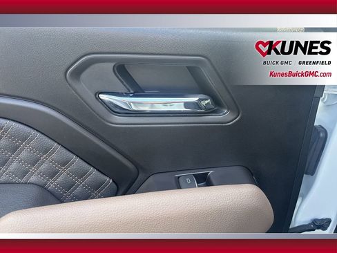 Used 2024 GMC Canyon Denali image 37
