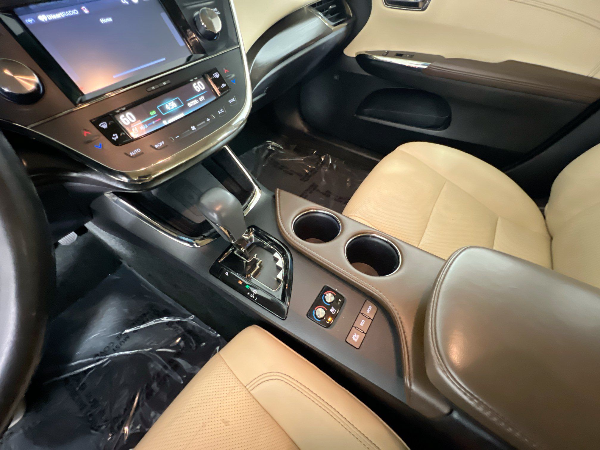 Used 2018 Toyota Avalon Limited FWD image 25