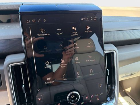 New 2026 GMC Yukon XL Denali w/ Denali Reserve Package image 24