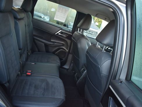 Used 2023 Mitsubishi Outlander SE image 17