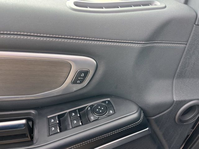 Used 2025 Ford Expedition Platinum AWD/4WD image 17