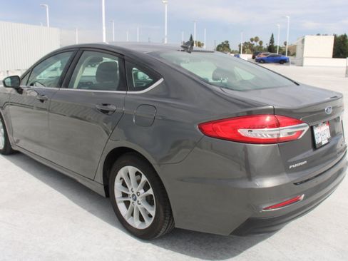 Used 2019 Ford Fusion SE FWD image 5