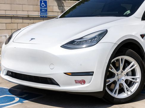 Used 2021 Tesla Model Y Long Range AWD/4WD image 8