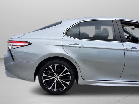 Used 2020 Toyota Camry SE image 34