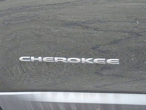 Used 2022 Jeep Cherokee Trailhawk image 33