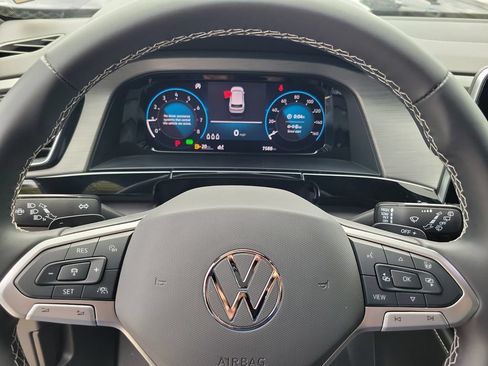 Used 2024 Volkswagen Atlas Cross Sport SE FWD image 20
