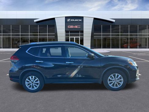 Used 2017 Nissan Rogue SV image 6