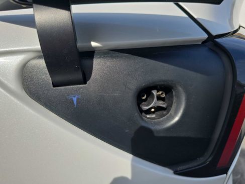 Used 2023 Tesla Model Y AWD image 27