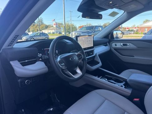 Used 2025 Ford Explorer Active w/ Active Comfort Package image 10