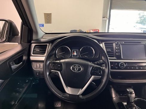 Used 2015 Toyota Highlander XLE image 22