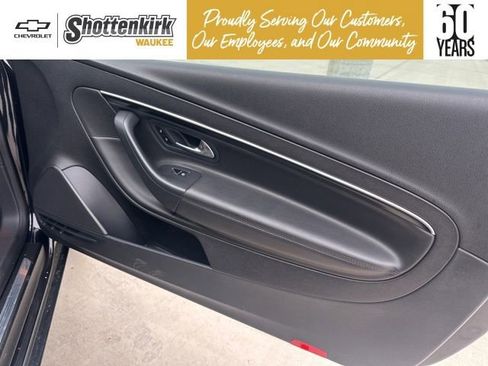 Used 2013 Volkswagen Eos w/ Sport Package image 11