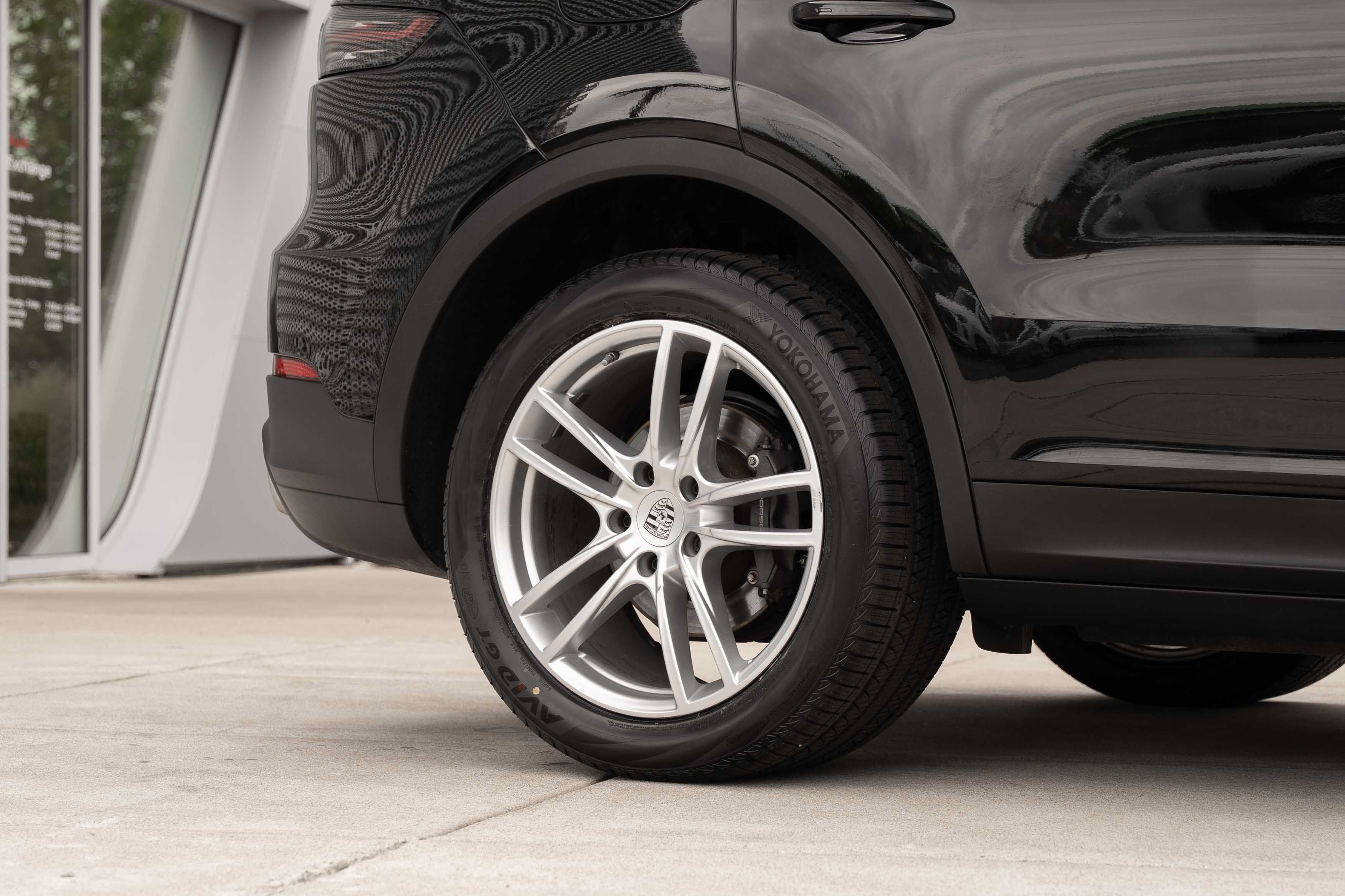 Used 2023 Porsche Cayenne AWD/4WD image 30