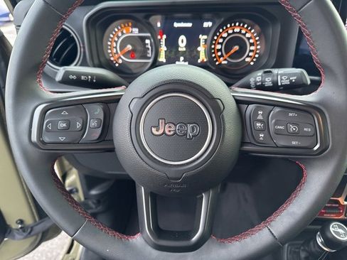 Used 2025 Jeep Wrangler Unlimited Rubicon image 27