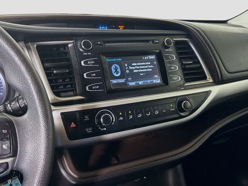 Used 2019 Toyota Highlander LE image 18