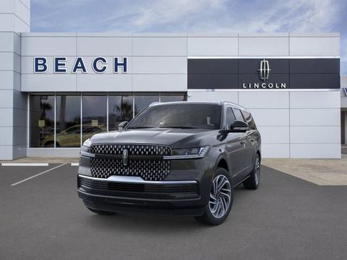 New 2025 Lincoln Navigator L Reserve AWD/4WD image 3