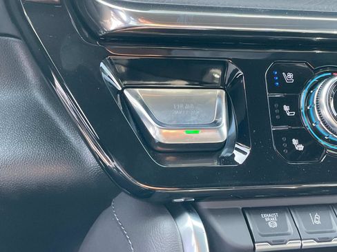 New 2025 GMC Sierra 2500 Denali w/ Denali Reserve Package image 17