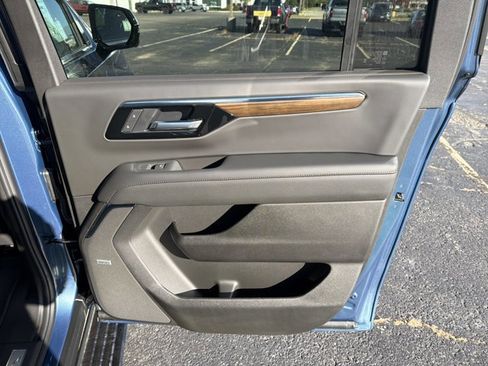 New 2026 Chevrolet Suburban High Country image 28