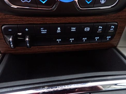 Used 2018 RAM 3500 Laramie AWD/4WD image 9
