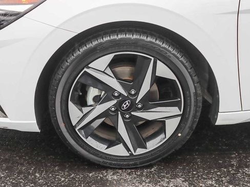 Used 2023 Hyundai Elantra Limited image 9