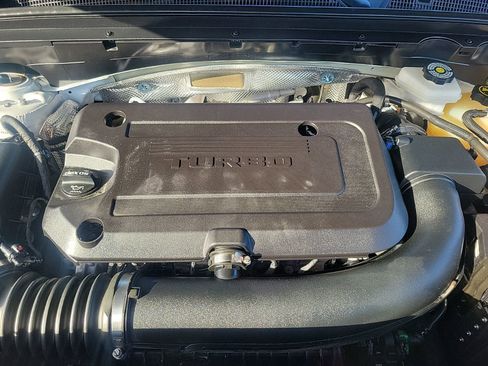Used 2023 Buick Envision Essence w/ Sport Touring Package FWD image 10