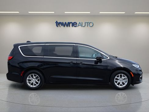 Used 2026 Chrysler Pacifica Select FWD image 7