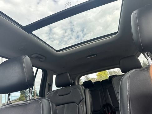 Used 2022 Jeep Grand Cherokee L Limited AWD/4WD image 18