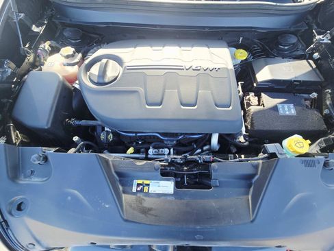 Used 2018 Jeep Cherokee Latitude w/ Altitude Package image 18