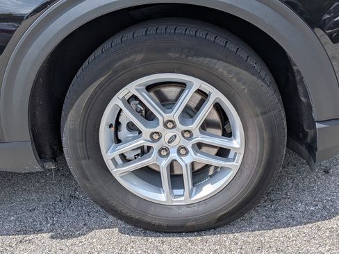 Used 2025 Ford Explorer Active RWD image 11