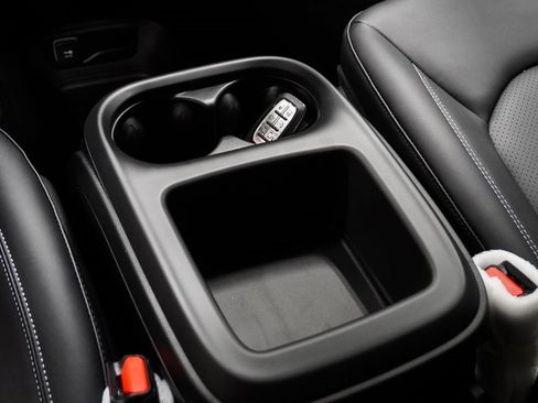 New 2026 Chrysler Voyager LX image 27